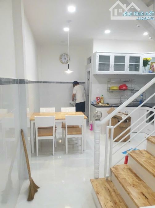 NHÀ 2 TẦNG NGAY LÊ TRỌNG TẤN 62M2 HẺM OTO GIÁ CHỈ 5.95 TỶ - 2