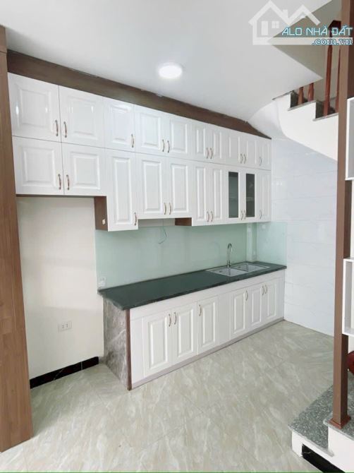 Bán nhà Nguyễn Khoái - Thanh Trì - Hoàng Mai - Mới koong - 36m * 5 tầng * MT 4m - 5,8x tỷ - 2