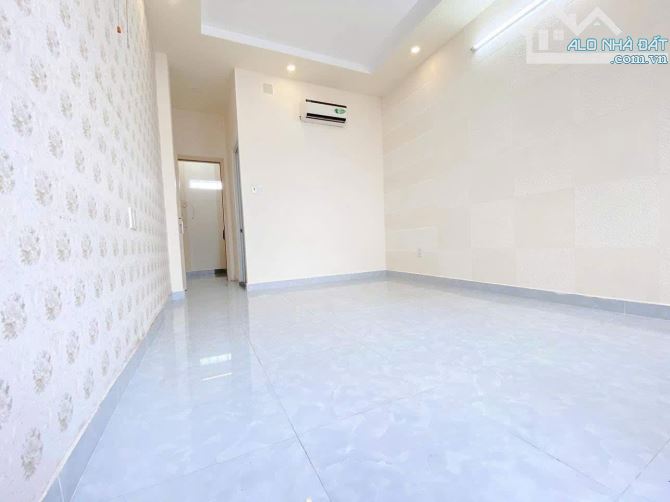 Hẻm 6m, ngay Hoà Bình, Tân phú gần đầm sen nước. 52m2/ 1Tỷ 950, sổ sẵn công chứng ngay - 2