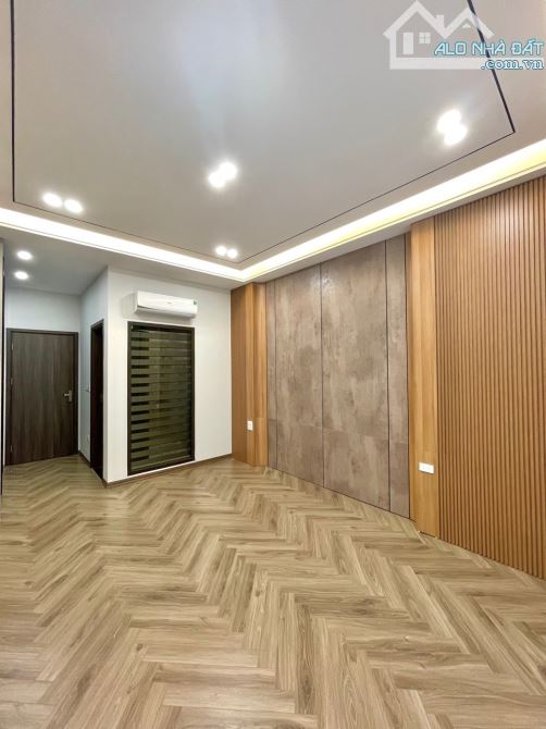 Bán nhà trung tâm phường Gia Thuỵ. 40m2. 6 tầng thang máy mới cứng. Full nội thất - 3