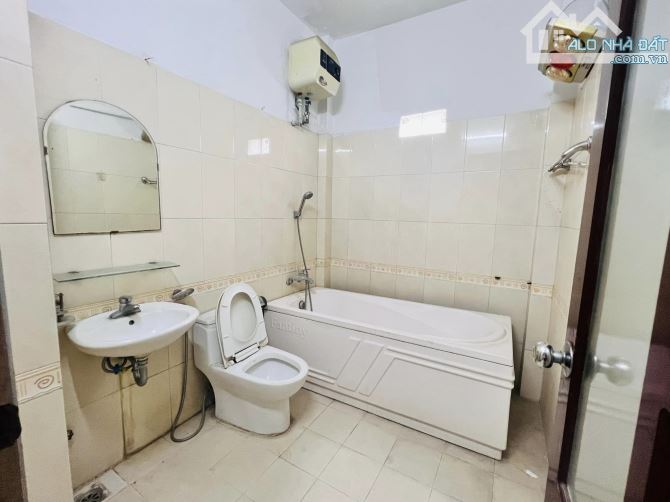 Bán nhà Văn Cao Ba Đình. Sổ 38m, 5 tầng 3 ngủ, MT3m5 Giá 8 tỷ - 3