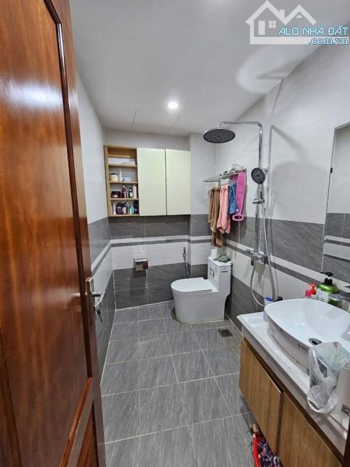 Bác Hương bán nhà Phố Cầu Giấy, DT: 66m2, Hai thoáng, Nội thất Xịn sò - 3
