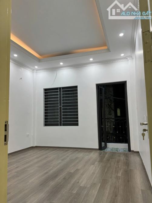 Cần bán gấp nhà phố Trần Thái Tông 40m2, 5T, ngõ thông,ô tô kinh doanh, - 4