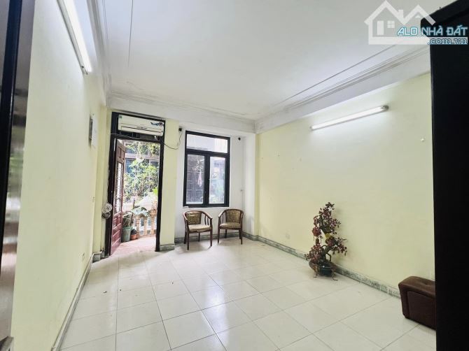 Bán nhà Văn Cao Ba Đình. Sổ 38m, 5 tầng 3 ngủ, MT3m5 Giá 8 tỷ - 4