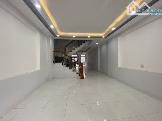 + Diện tích 5x22 , 110m2 công nhận đủ, 1 trệt 2 lầu sân thượng. BTCT chắc chắn.  + Tầng 2 - 5