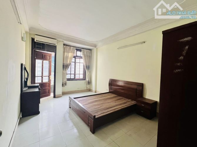Bán nhà Văn Cao Ba Đình. Sổ 38m, 5 tầng 3 ngủ, MT3m5 Giá 8 tỷ - 6