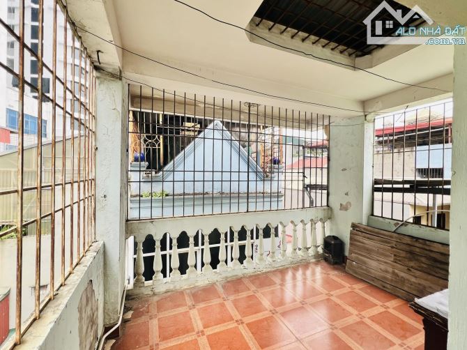 Bán nhà Văn Cao Ba Đình. Sổ 38m, 5 tầng 3 ngủ, MT3m5 Giá 8 tỷ - 8