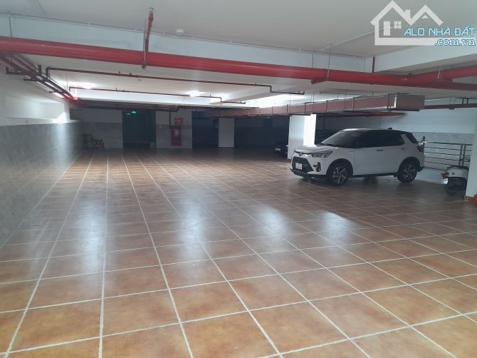 Đầu Tư gấp tòa cao ốc văn phòng vip 12 tầng MP Dịch Vọng Hậu DT 600m2 MT 20m, 250 tỷ