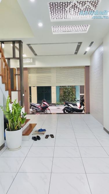 Bán nhà Phố Lương Định Của Trung Tâm Đống Đa Ô Tô Vào Nhà Dân Xây 48m2 Đường Phân Lô Ô Tô