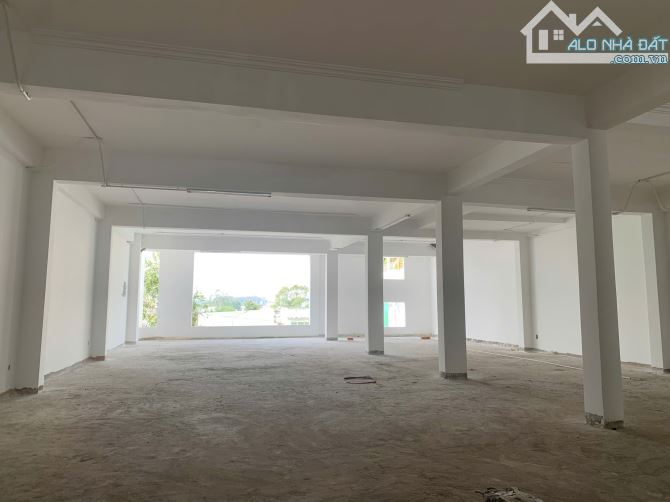 Bán nhà 1 trệt 3 lầu ngay mặt tiền đường Phạm Văn Thuận, P.Tam Hiệp, TP.Biên Hòa