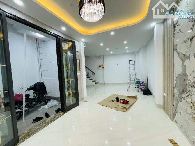 Nhà mới đệp ở ngay Nguyễn Lương Bằng Đống Đa. DT44m, 6 tầng 5 ngủ, MT4m Giá 11.5 tỷ