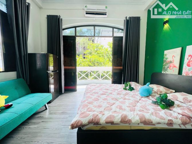 Cho thuê căn hộ Studio Quận 1 Ban công lớn, Bếp xa giường