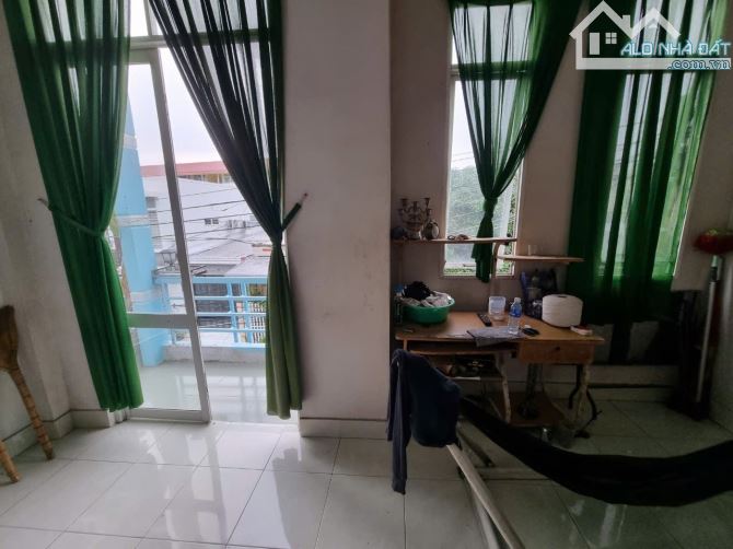 🏡🏡🏡 Cần bán căn nhà mặt tiền đường Huỳnh Thúc Kháng.  👉👉👉 Diện tích: 7.3 * 11 ( 1 tr
