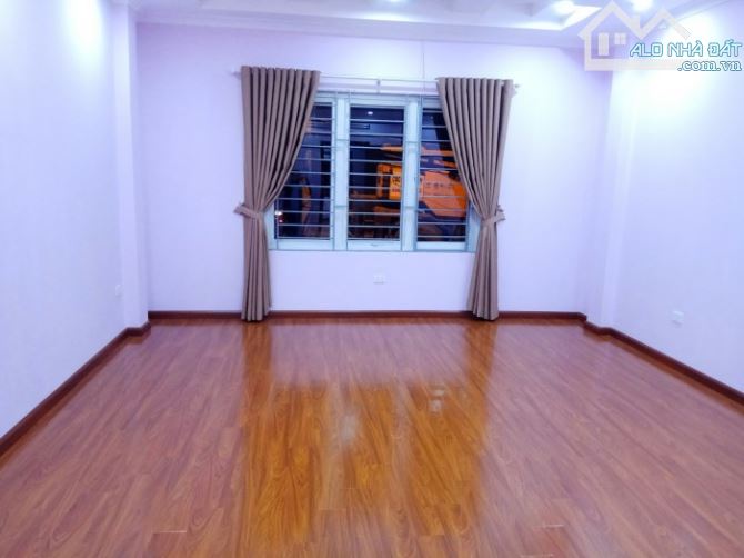 Cho thuê nhà ở Lai Xá 60m2,4 tầng, oto đỗ tránh