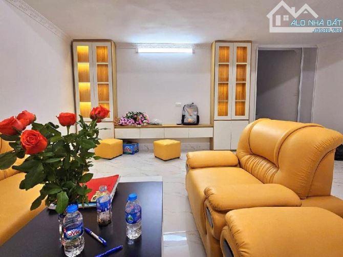 BÁN NHÀ RIÊNG PHỐ CỰ LỘC, NGUYỄN TRÃI, THANH XUÂN SÁT ROYAL CITY, 37M2, 5.8 TỶ