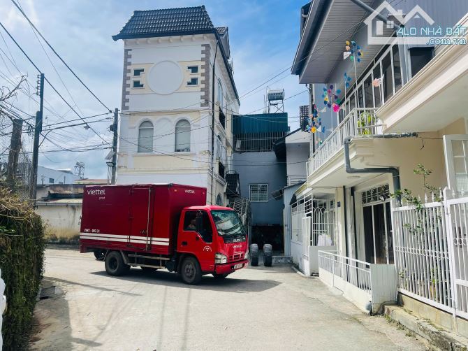 Nhà ngay trung tâm P2 đường ô tô né nhau chỉ hơn 4 tỷ rộng 69m2