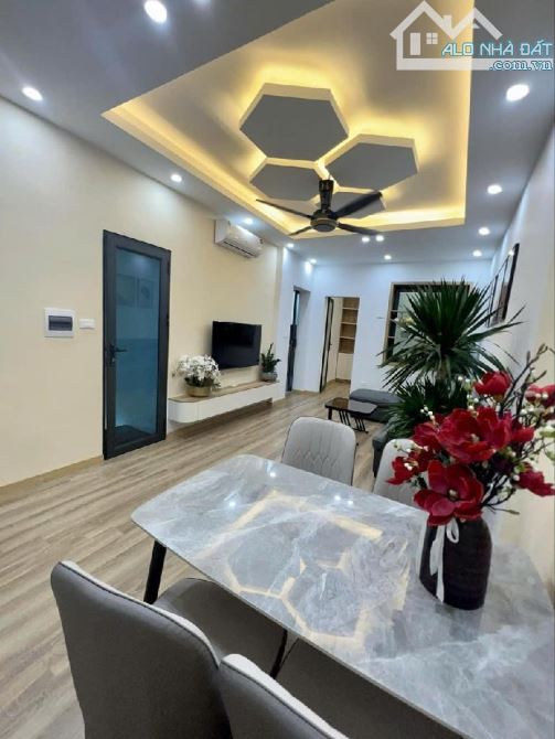 Bán nhà DTSD 77m2, Mặt Ngõ Đào Tấn, Ba Đình, Ôtô tránh, Kinh doanh buôn bán, Giá 7,5 tỷ