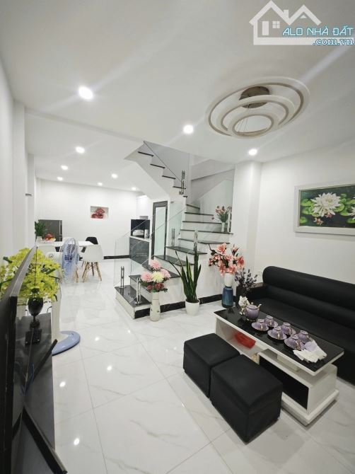 Bán nhà 4 tầng phố Quan Hoa 38m2, nhà đẹp ở ngay, oto tránh cách 35m, TL