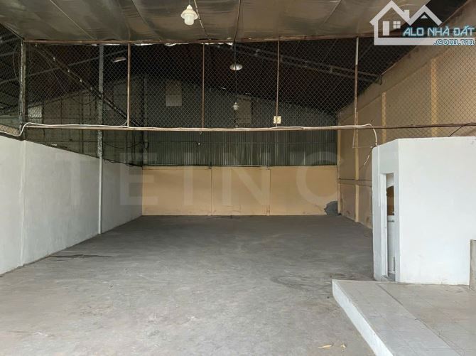 kho xưởng bãi 300m² kho xây dựng 200m² có PCCC và điện 3 pha, đường Võ Văn Kiệt