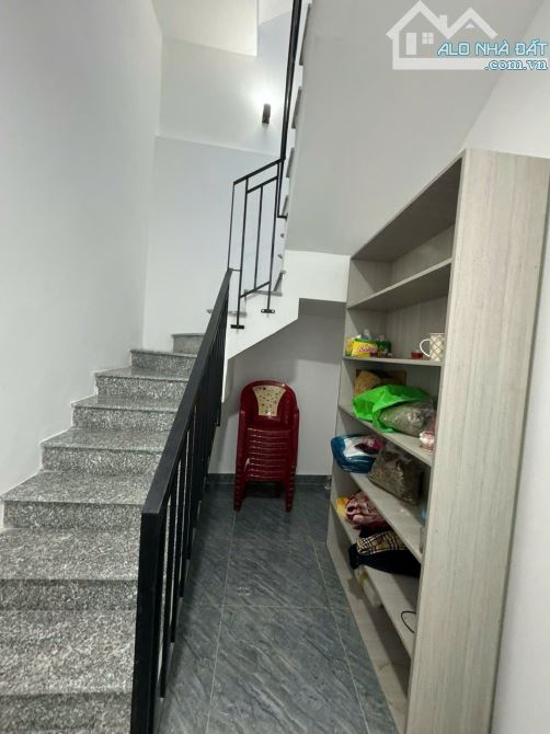 Nhà góc 2 mặt tiền đường Hoàng Văn Thụ, Phương Sài, DT 50m2, đoạn 2 chiều, giảm còn 6.4 tỷ - 10