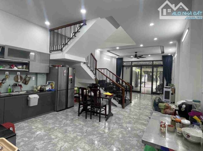 NHÀ 2 TẦNG 2 MÊ ĐẸP 125.5M2, MT 5M, ĐƯỜNG 10,5 XỊN MỚI XÂY NĂM 2022 - VÀO Ở NGAY - MẶT PHỐ - 1