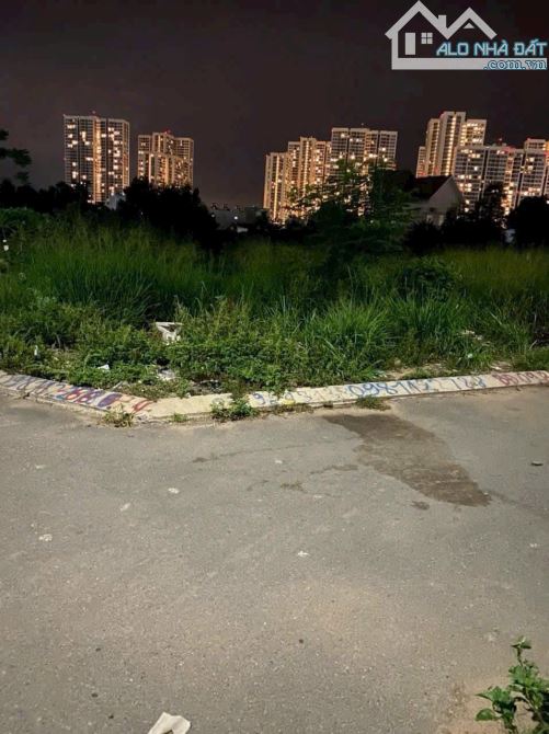 Bán gấp đất ngay ngã 3 Nguyễn Văn Tăng. Giá 3.1 tỷ/60m2