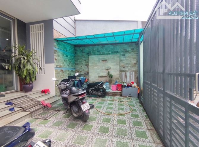 Chủ định cư nước ngoài nên cần bán căn nhà 1 trệt 2 lầu ở trung tâm Trung Chánh - Hóc Môn. - 1