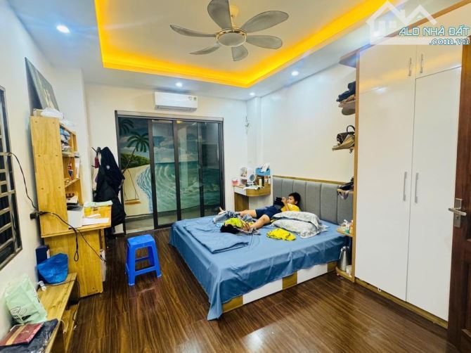 Bán nhà Văn Trì Từ Liêm 40m2 5 tầng mặt tiền 4m chỉ 6,1 tỷ có thương lượng - 1