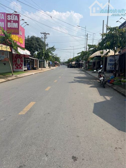 BÁN LÔ ĐẤT 275 M2 - GIÁ CHỈ 1 TỶ 500 - KẾ BÊN CHỢ MỸ HẠNH NAM - ĐỨC HÒA - LONG AN - 1