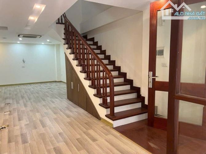 Bán nhà Phân lô Quân đội Phố Hoàng Văn Thái 55/60m 4T Mt4,2m – Gara ô tô – Giá 15,8 Tỷ - 2