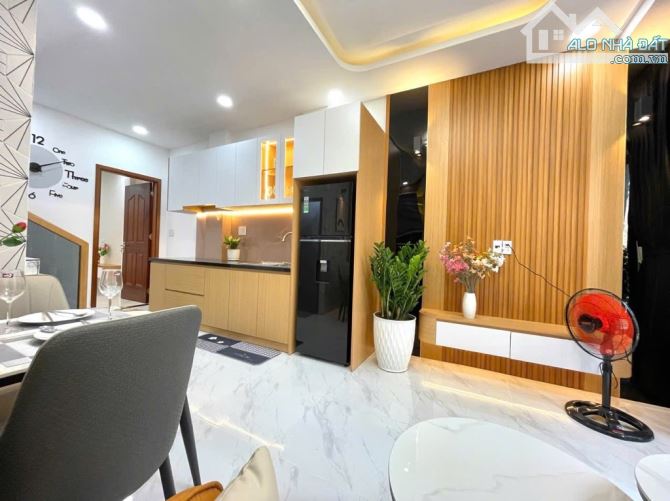 NHÀ ĐẸP LÔ GÓC HXH LÊ QUANG ĐỊNH 40M2 HẺM THÔNG RA NGUYÊN HỒNG CHỈ  5,98 TỶ - 2