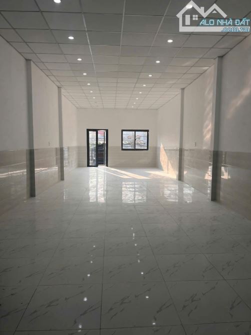 Giá tốt 9 tỷ. Bán nhà 1 trệt 1 lầu mặt tiền Nguyễn Văn Hoa P. Thống Nhất. dtxd 240m2. - 2