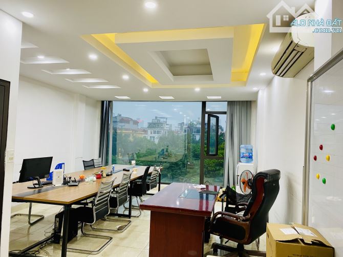 Cho thuê văn phòng đường Thái Thịnh sàn 50m2 view full kính ngập tràn ánh sáng giá cực rẻ - 3