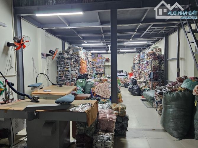 TÌM ĐÂU RA CĂN KHÁC NỮA NHÀ PHAN VĂN HỚN Q12 ,75M NGANG KHỦNG 5M4 XE HƠI TỚI SÁT NHÀ HƠN 3 - 3