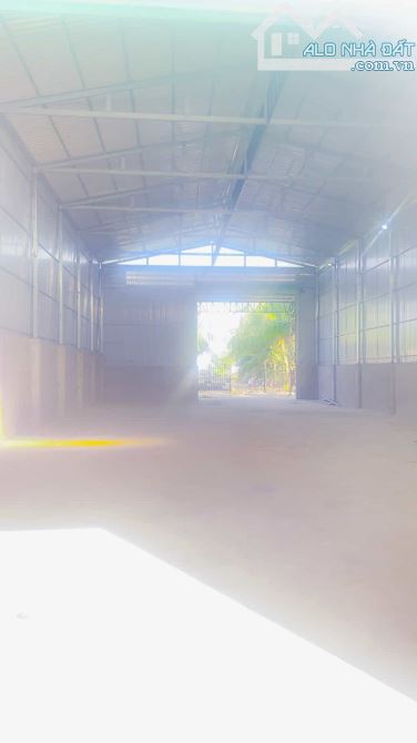 Cho thuê 600 m2 kho và sân rộng Nguyễn Văn Linh 15 triệu - 4