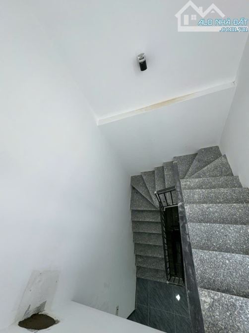 Nhà góc 2 mặt tiền đường Hoàng Văn Thụ, Phương Sài, DT 50m2, đoạn 2 chiều, giảm còn 6.4 tỷ - 4