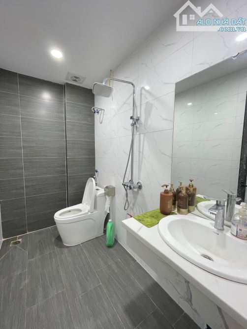 Nhà cực đệp ở luôn Hoàng Đạo Thành Thanh Xuân. Sổ A4 38m, 6 tầng 3 ngủ, MT4m1 Giá 12.5 tỷ - 5