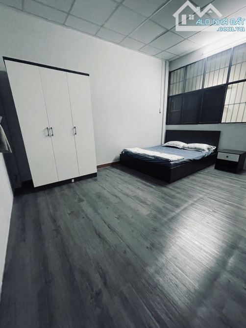 CHDV mặt tiền Nguyễn Tất Thành giáp Q1 - 3,9m x 19,5m có 10 phòng cho thuê full  chỉ 20 ty