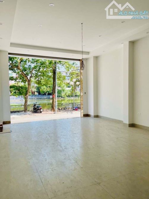 Siêu phẩm lô góc mặt phố Long Biên, 102m x 7 tầng, mặt tiền 5.8m, view hồ, ôtô tránh,