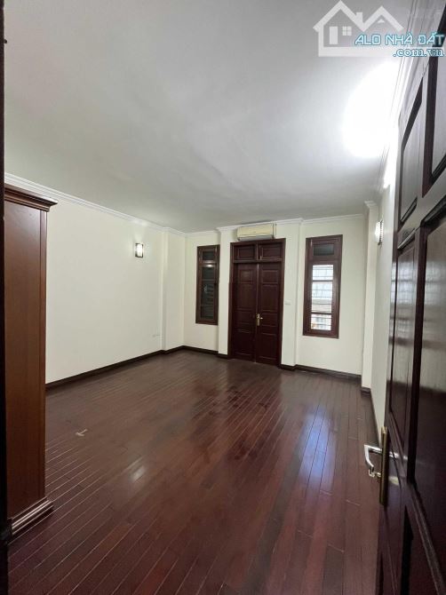 Cho thuê nhà mặt ngõ 31 phố Trần Quốc Hoàn, Diện tích 65m2 x 4 tầng ngõ rộng để ô tô