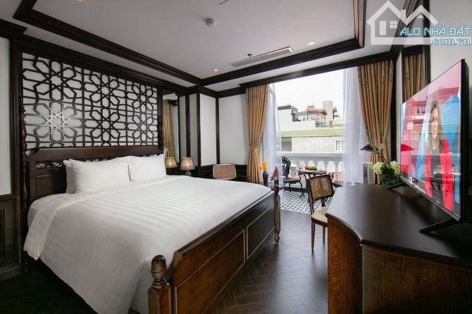 Rất gấp, cần bán khách sạn mặt phố Hàng Bè - Mã Mây 50 phòng KD 205m2 - Mt: 7.6m - 192 tỷ