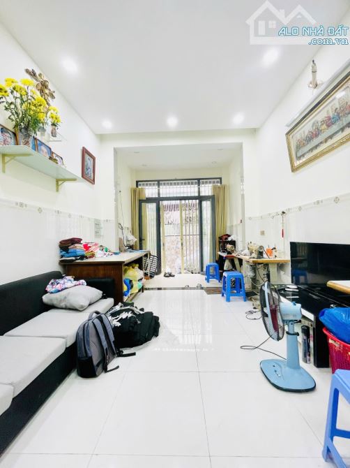 MỚI ĐẸP, Nhà Thống Nhất, 37m2, 2 tầng, Hẻm đẹp, 3.85 tỷ TL