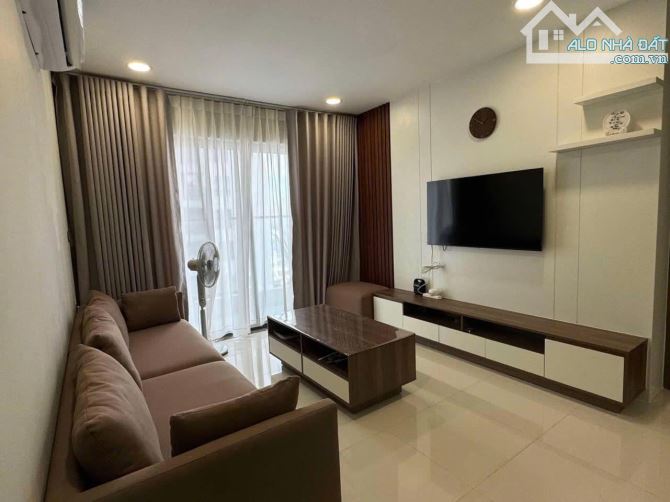 Chung cư Hoa Sen, Lạc Long Quân,p10,Q11: 105m2, 3p ngủ,2wc,Nội thất,15tr