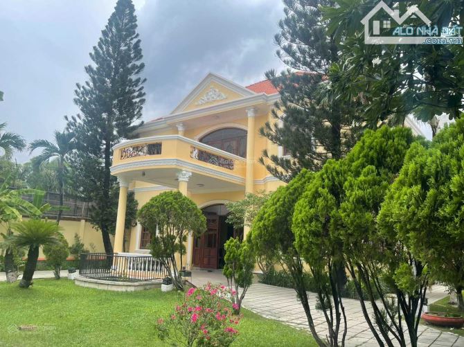 Villa sân vườn Thảo Điền, kiến trúc Pháp có hồ bơi, hơn 1.000m2 - số 17 đường 44 Quận 2