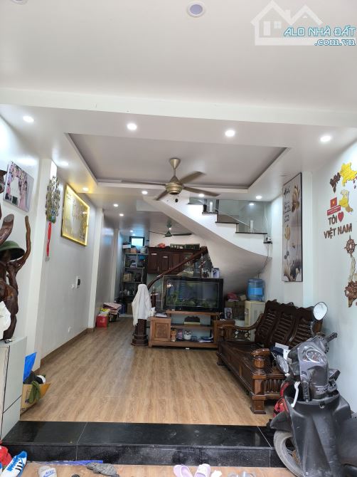 Bán nhà tân phong, bắc từ liêm, ô tô ngủ trong nhà, đt 48m, giá thương lượng