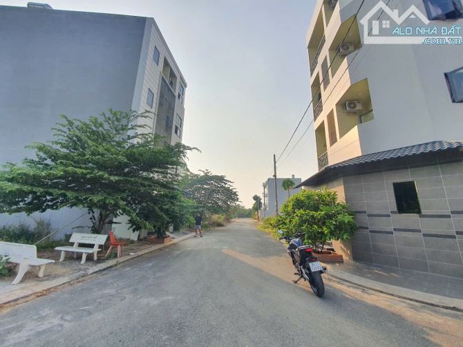 Bán đất hẻm 32 Võ Văn Hát, .Long Trường, Q9 -Giá 4 tỷ 500  - DT: 80.6m2 (6.2*13m)