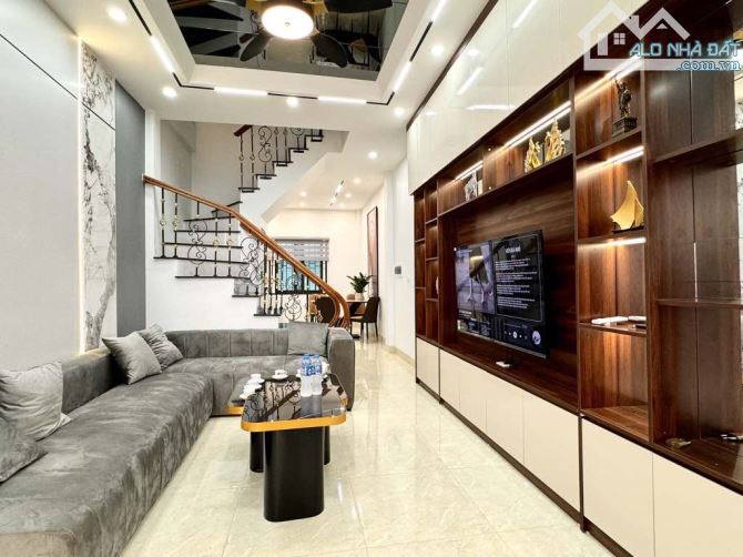Bán nhà đẹp lô góc 38m2 x 4 tầng phố Vương Thừa Vũ, Thanh Xuân