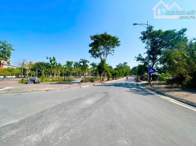 VIEW CÔNG VIÊN, PHÂN LÔ PHỐ BÁT KHỐI, LONG BIÊN, DT 112 M, GIÁ 13 TỶ 8, VỈA HÈ, Ô TÔ TRÁNH - 1