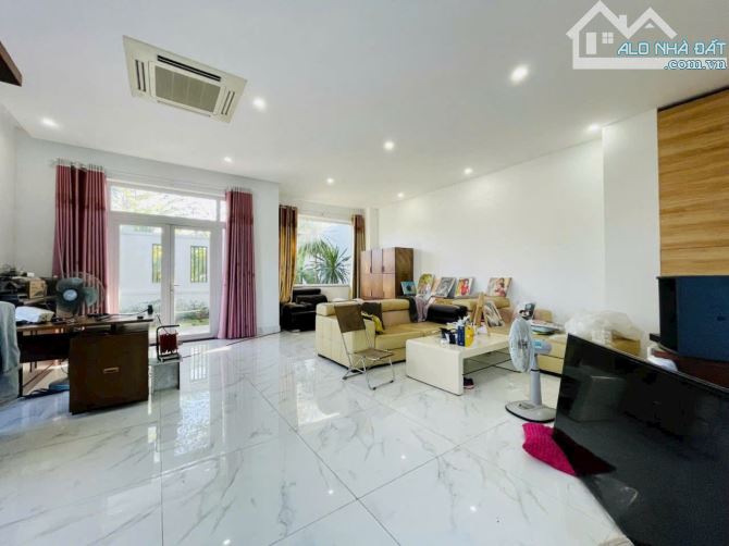 Cần bán biệt thự Khu Dân Cư Phú Xuân, Huỳnh Tấn Phát, NB. DT  11x22m. Giá 19,5 tỷ - 1