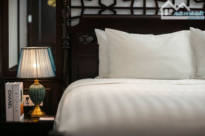 Rất gấp, cần bán khách sạn mặt phố Hàng Bè - Mã Mây 50 phòng KD 205m2 - Mt: 7.6m - 192 tỷ - 1